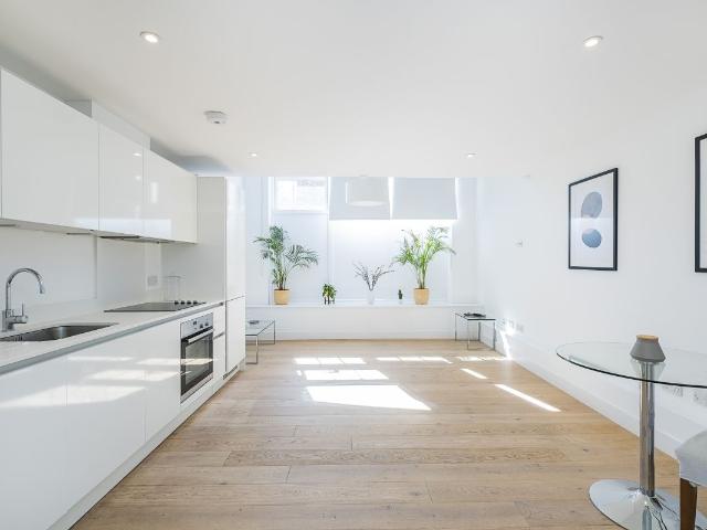 Clyde Square E14, 1 bed maisonette to rent, £2,200 pcm | PrimeLocation