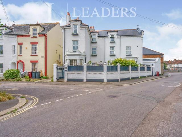 Clydesdale Avenue, PO19 4 bed semi detached house to rent £2,100 pcm £485 pw
