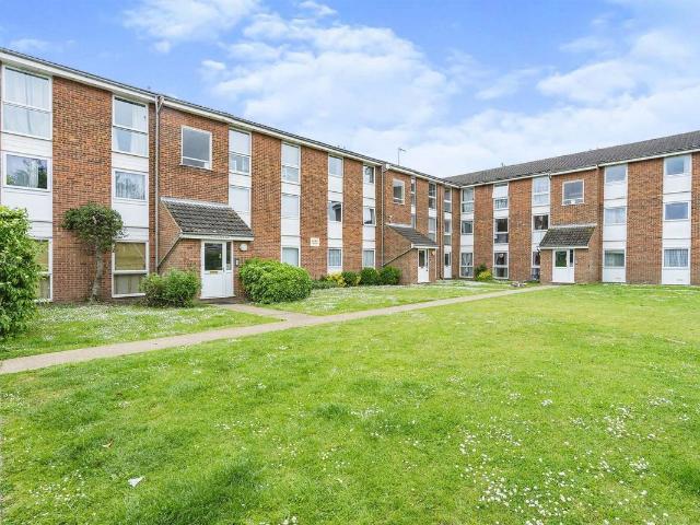 Clyfton Close, Broxbourne EN10, 2 bed flat to rent, £1,425 pcm | PrimeLocation