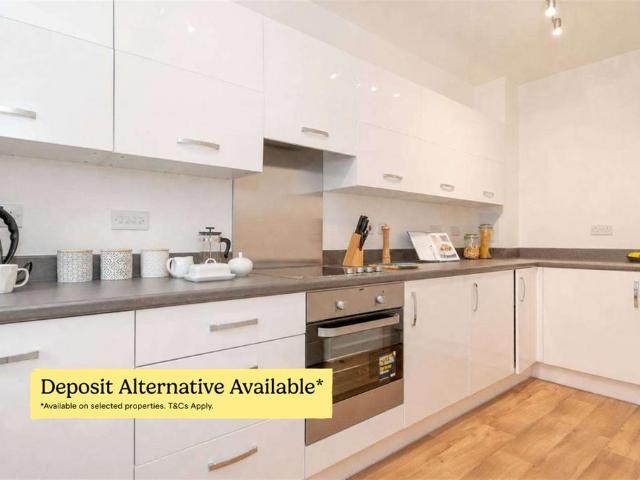 CM17 4 bed end of terrace house to rent £2,245 pcm £518 pw