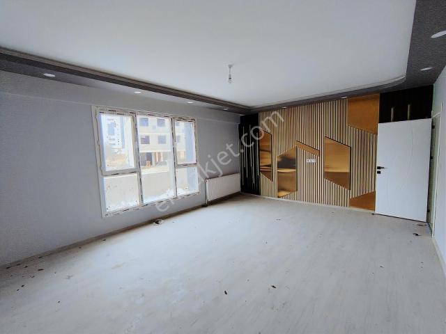 Cm Emlak İlhanlı 140 M2 Net Oturumlu 3+1 Ful Yapılı Daireler