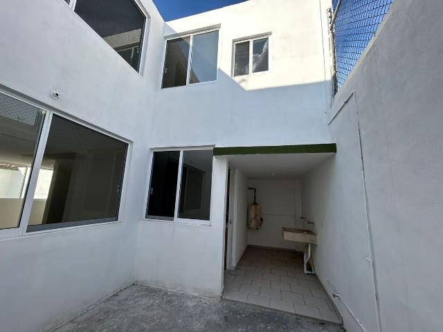 cmkb casa en renta en calle abierta en galindas