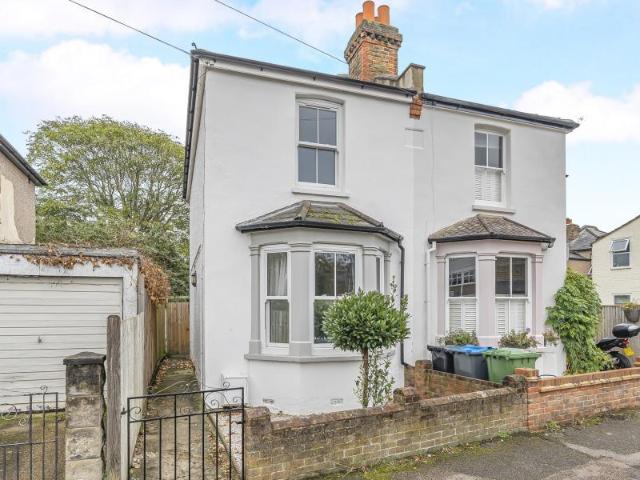 CS Healthcare, 1 Horace Road, London, KT1 2SL, United Kingdom | 3 bed duplex for rent #138510901 | Rentberry