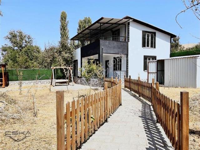 Cska Gayrimenkul'den Konak'ta Satılık Villa