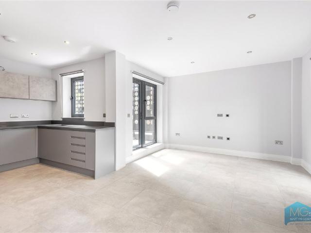 Crouch End Hill, Crouch End, London N8, 2 bed flat to rent, £2,650 pcm | PrimeLocation