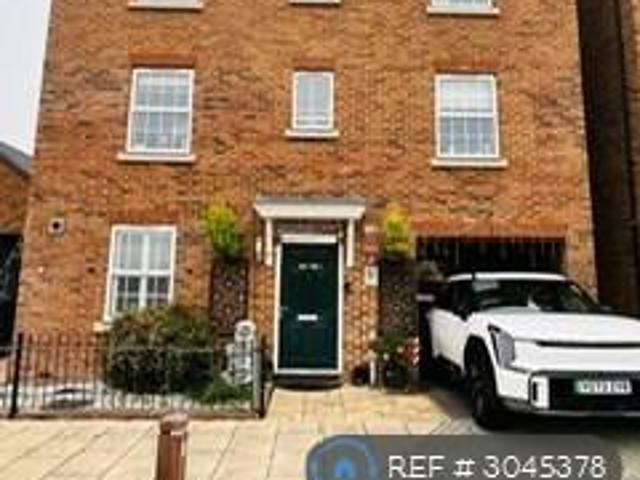 Croucher Avenue, Ebbsfleet Valley. 4 bed detached house to rent £3,100 pcm £715 pw