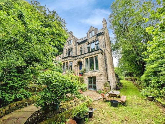 Crow Nest Road, Hebden Bridge HX7 5 bed semi detached house to rent £1,850 pcm £427 pw