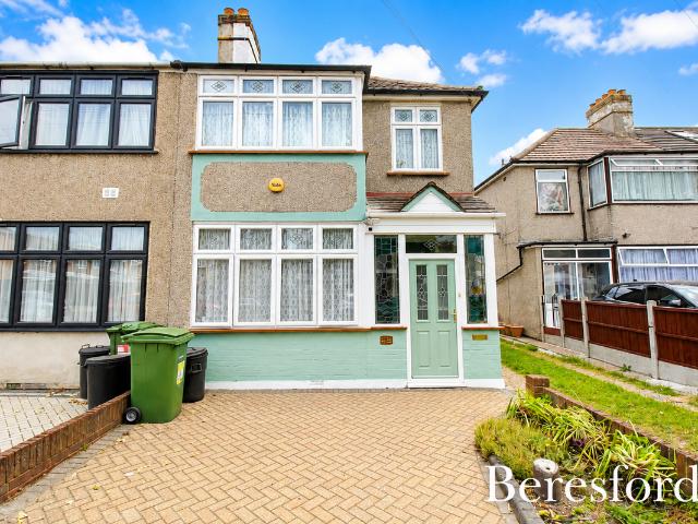 Crow Lane RM7, 3 bed end terrace house to rent, £2,200 pcm | PrimeLocation