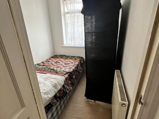 Crow Lane, Romford RM7 1 bed house to rent £450 pcm £104 pw