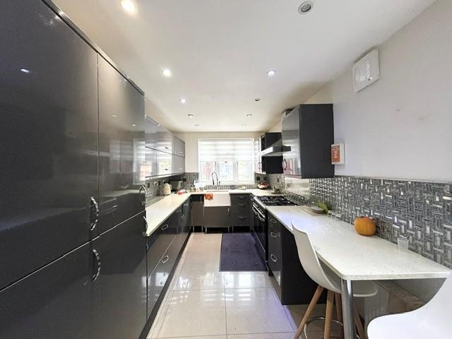Crow Lane, Romford, RM7 4 bed house to rent £3,400 pcm £785 pw
