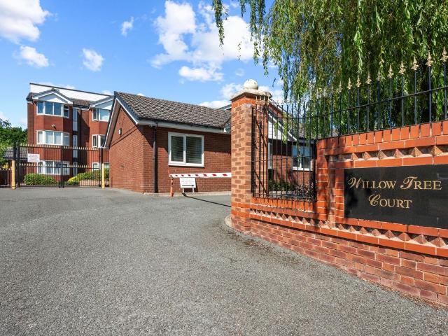 Crow Wood Lane, Widnes WA8, 2 bed flat to rent, £900 pcm | PrimeLocation