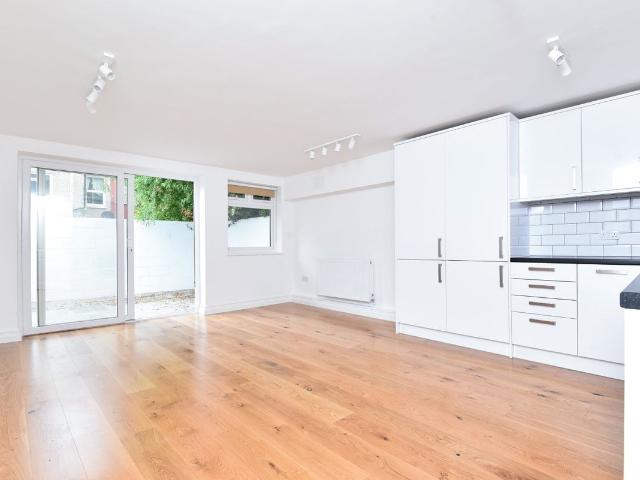 Crowborough Road, London SW17, 1 bed flat to rent, £2,000 pcm | PrimeLocation