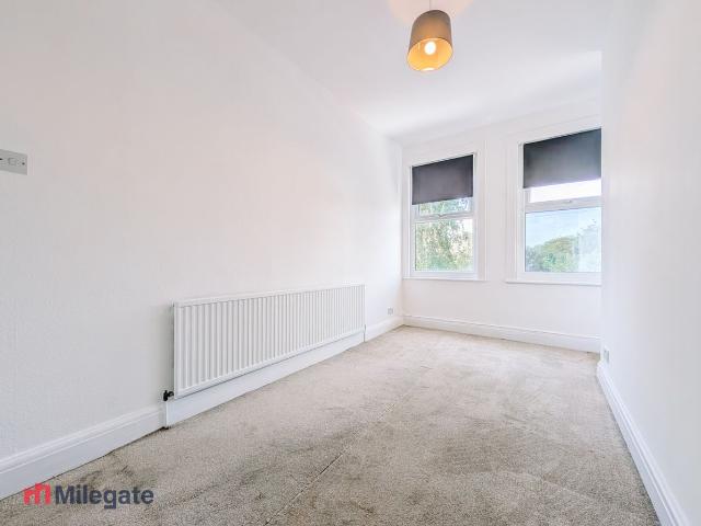 Crowborough Road, Southend On Sea SS2, 2 bed flat to rent, £1,200 pcm | PrimeLocation