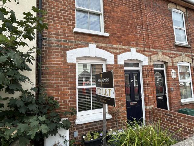 Crowhurst Road, Colchester CO3 2 bed terraced house to rent £1,250 pcm £288 pw