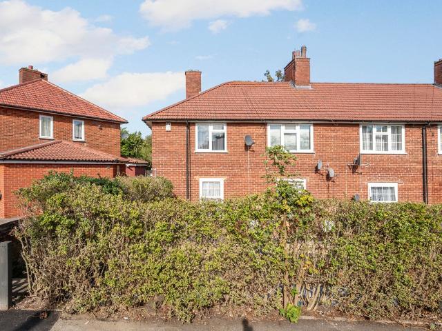 Crowland Walk, Morden SM4, 1 bed maisonette to rent, £1,400 pcm | PrimeLocation