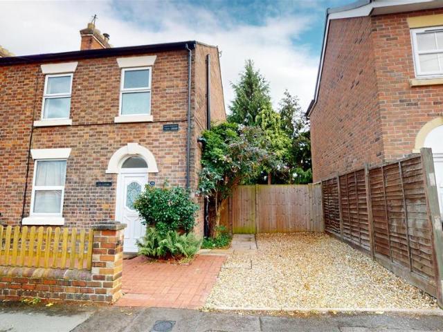 Crowmere Road, Bell Lane, Shrewsbury 3 bed end of terrace house to rent £1,200 pcm £277 pw