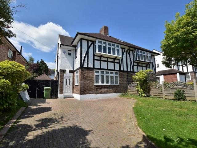 Crown Woods Way, Eltham, SE9 4 bed semi detached house to rent £2,750 pcm £635 pw