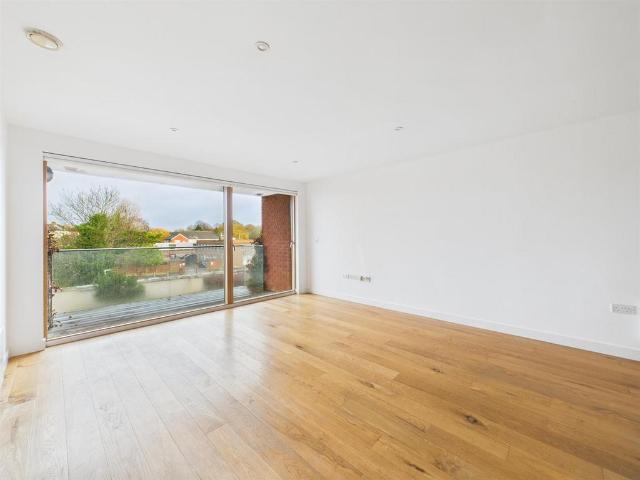 Crown Apartments, Ruislip HA4 2 bed apartment to rent £1,820 pcm £420 pw