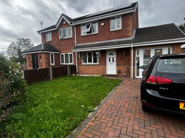 Crown Flatt Way, Dewsbury WF12, 3 bed semi detached house to rent, £1,300 pcm | PrimeLocation