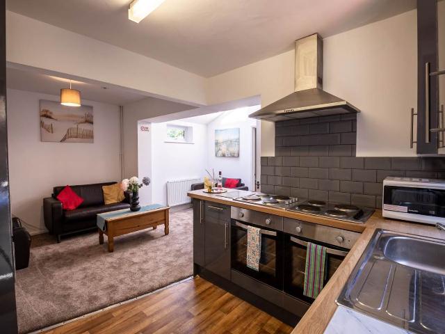 Crown Gardens, Canterbury, Kent CT2, 6 bed property to rent, £555 pcm | PrimeLocation