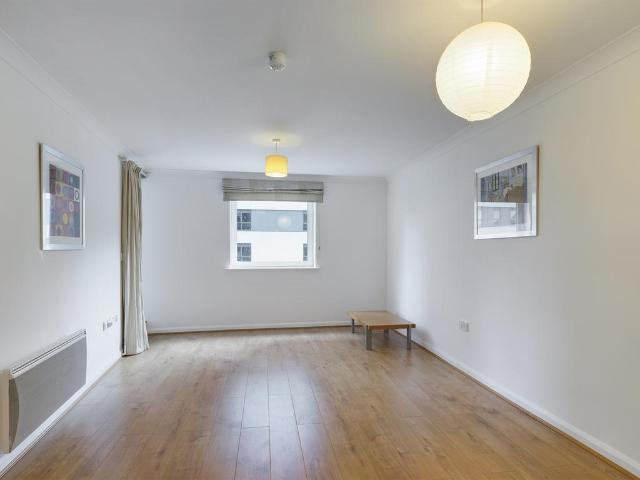 Crown Heights, Alencon Link. 2 bed flat to rent £1,300 pcm £300 pw
