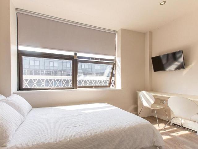 Crown House, City Centre BS1 Studio to rent £1,000 pcm £231 pw