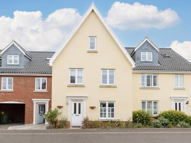 Crown Meadow, Kenninghall, Norwich, NR16 4 bed house to rent £1,600 pcm £369 pw