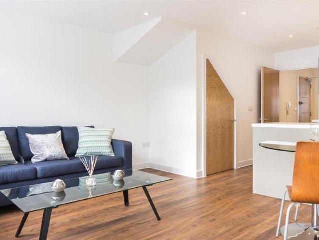 Crown Passage, Kingston Upon Thames, KT1 1 bed apartment to rent £1,842 pcm £425 pw