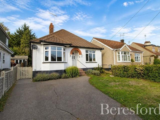 Crown Road CM11, 2 bed bungalow to rent, £1,600 pcm | PrimeLocation