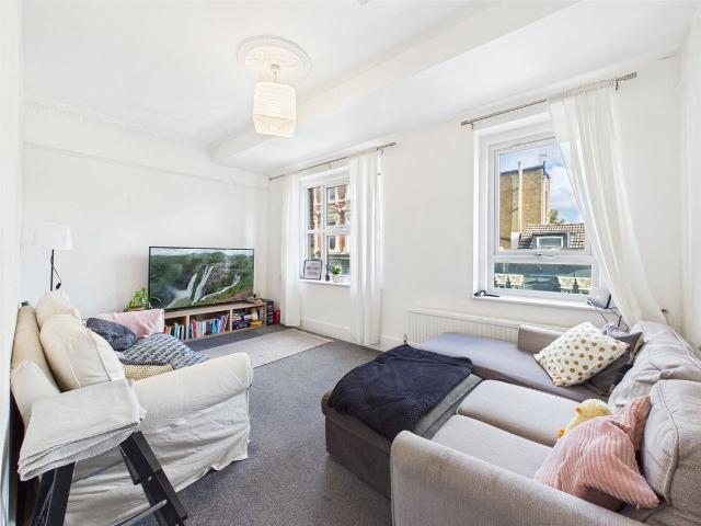 Crown Road, St Margarets TW1, 4 bed maisonette to rent, £3,300 pcm | PrimeLocation