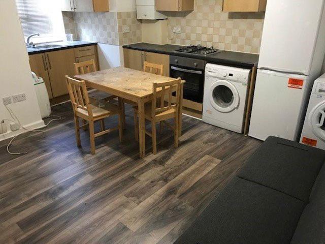Crown Street 1 bed flat to rent £1,200 pcm £277 pw