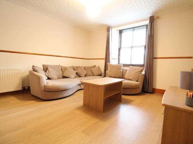 Crown Street, Basement Right, AB11 2 bed flat to rent £600 pcm £138 pw