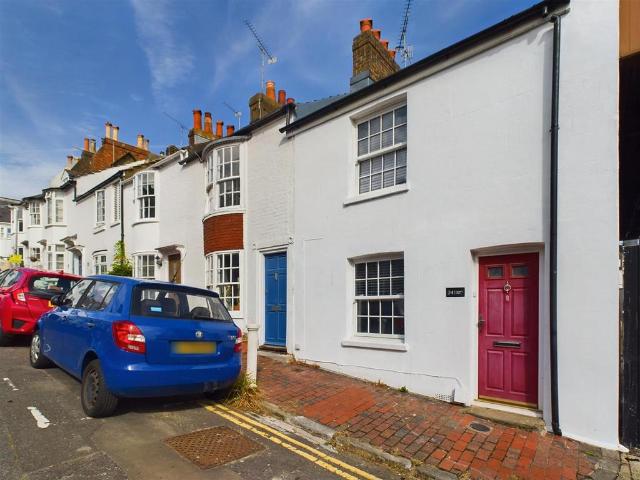 Crown Street, Brighton 2 bed terraced house to rent £1,750 pcm £404 pw