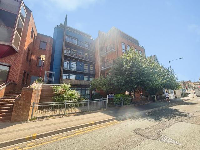 Crown Street, Reading, Berkshire RG1, 2 bed flat to rent, £1,500 pcm | PrimeLocation