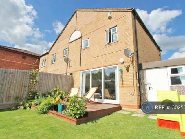 Crownhill, Milton Keynes, MK8 3 bed semi detached house to rent £1,450 pcm £335 pw