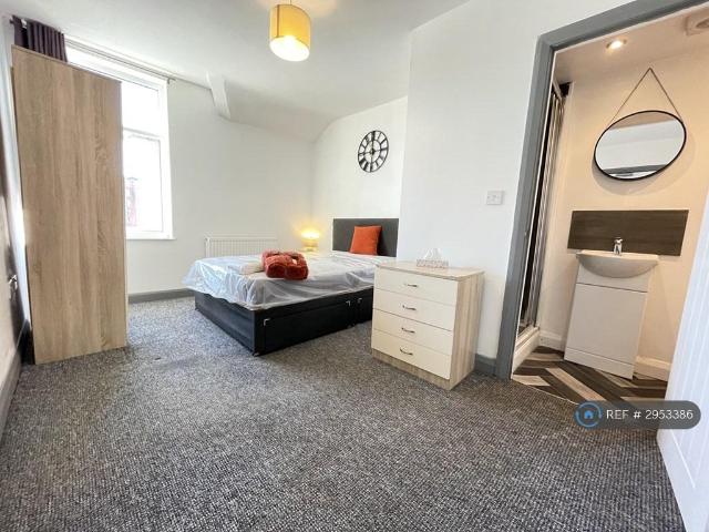 Crowthorn Road, Ashton Under Lyne, OL7 1 bed in a house share to rent £649 pcm £150 pw