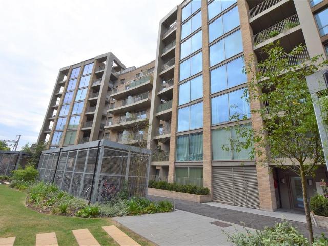 Croxley Court, West Drayton UB7, 1 bed flat to rent, £1,550 pcm | PrimeLocation