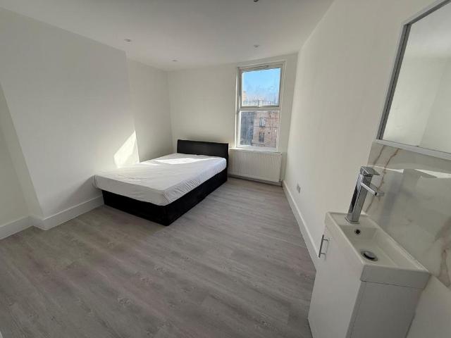 Croydon CR0 5 bed flat £3,500 pcm £808 pw