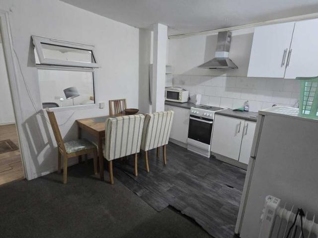 Croydon CR0 1 bed flat to rent £1,000 pcm £231 pw