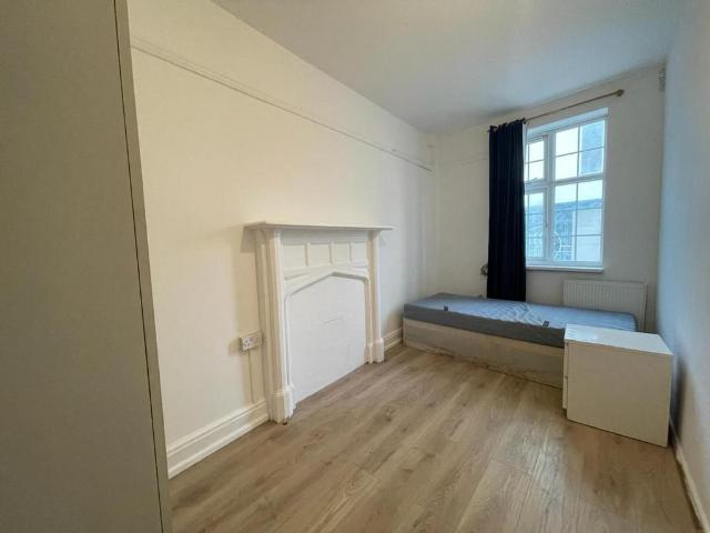 Croydon CR0 1 bed in a flat share to rent £650 pcm £150 pw