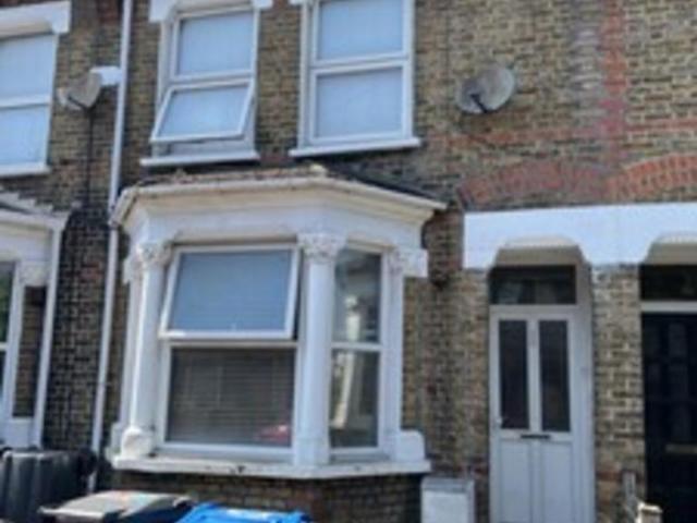 Croydon CR0 1 bed in a house share to rent £800 pcm £185 pw