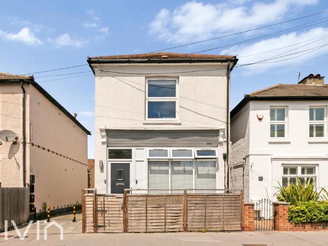 Croydon CR0 2 bed flat to rent £1,650 pcm £381 pw