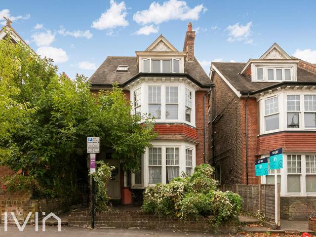Croydon CR0 Studio to rent £1,100 pcm £254 pw