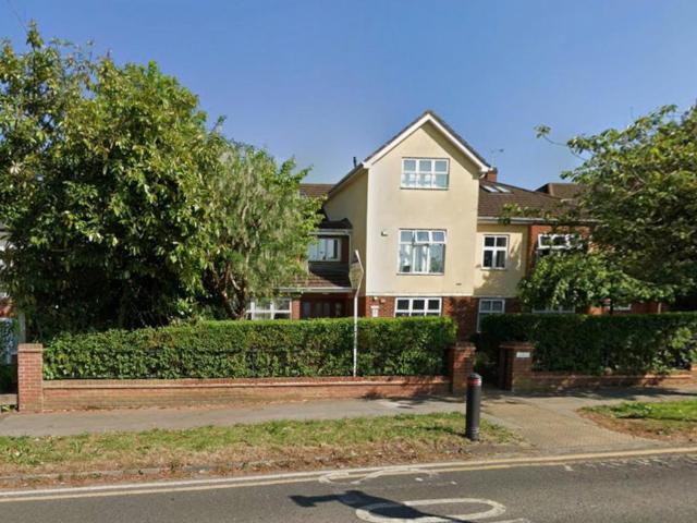 Croydon CR2 2 bed flat to rent £1,900 pcm £438 pw