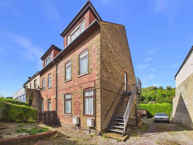 Croydon Road, Caterham CR3, 1 bed flat to rent, £1,200 pcm | PrimeLocation