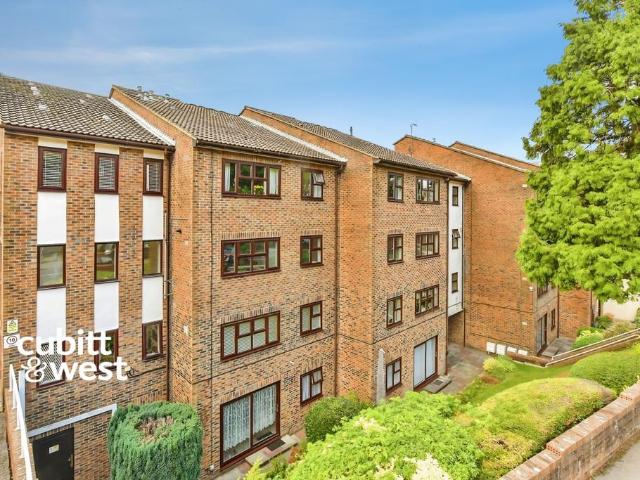 Croydon Road, Caterham CR3 1 bed retirement property to rent £1,050 pcm £242 pw