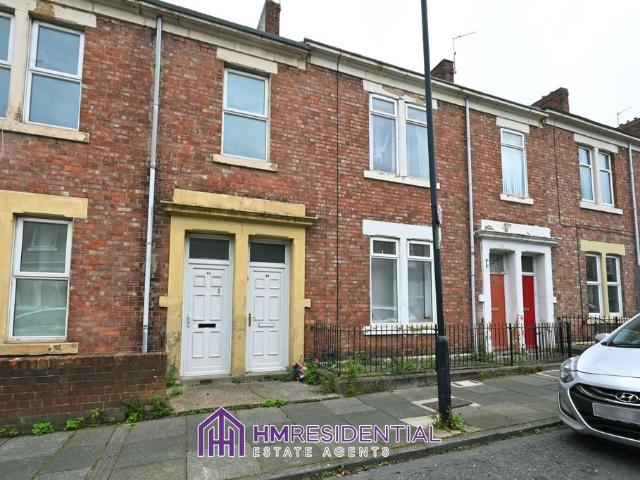 Croydon Road, Arthurs Hill, Newcastle. 3 bed flat to rent £900 pcm £208 pw
