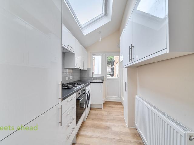 Croydon Road, Beckenham BR3, 1 bed flat to rent, £1,500 pcm | PrimeLocation