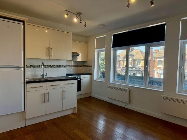 Croydon Road, Beckenham BR3, 1 bed flat to rent, £1,250 pcm | PrimeLocation