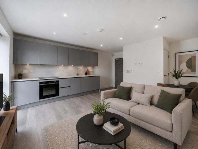 Croydon Road Beckenham BR3 1 bed flat to rent £1,375 pcm £317 pw